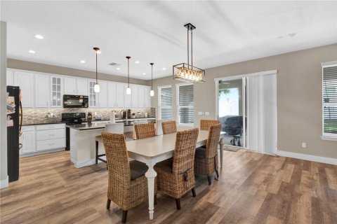 House in Minneola, Florida 4 bedrooms, 266.26 sq.m. № 1911281 - photo 6