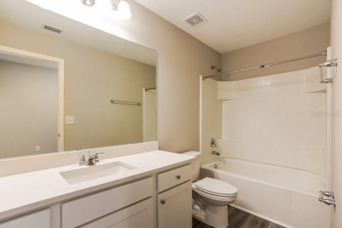 Villa ou maison à louer à Ruskin, Floride: 4 chambres, 212.65 m2 № 2427269 - photo 16