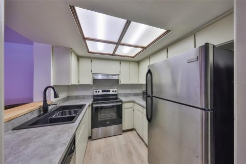 Condo in Tampa, Florida, 1 bedroom  № 1588794 - photo 12