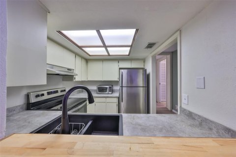 Condo in Tampa, Florida, 1 bedroom  № 1588794 - photo 13