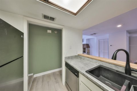 Condo in Tampa, Florida, 1 bedroom  № 1588794 - photo 14