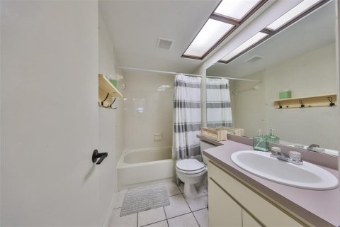 Condo in Tampa, Florida, 1 bedroom  № 1588794 - photo 22