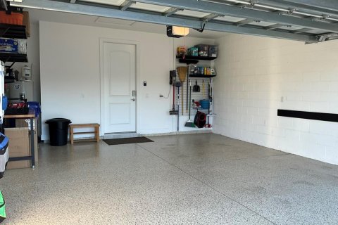 House in Vero Beach, Florida 2 bedrooms, 146.51 sq.m. № 1231288 - photo 1