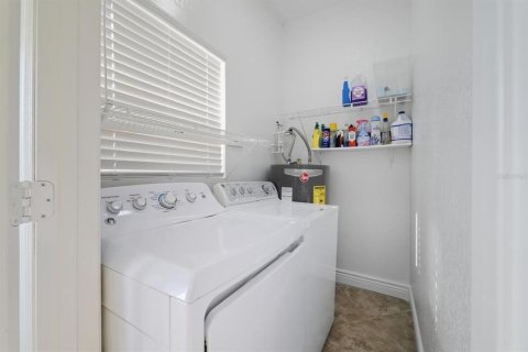 Villa ou maison à vendre à Tampa, Floride: 3 chambres, 121.89 m2 № 2144000 - photo 11