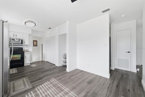 Villa ou maison à vendre à Tampa, Floride: 3 chambres, 121.89 m2 № 2144000 - photo 8