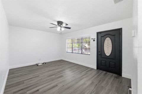 Villa ou maison à vendre à Tampa, Floride: 3 chambres, 121.89 m2 № 2144000 - photo 10