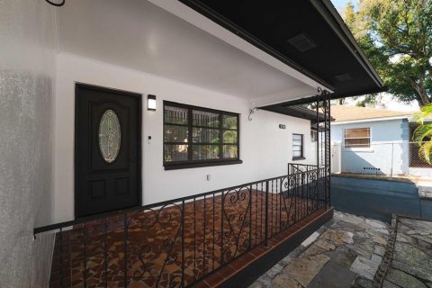 Villa ou maison à vendre à Tampa, Floride: 3 chambres, 121.89 m2 № 2144000 - photo 13