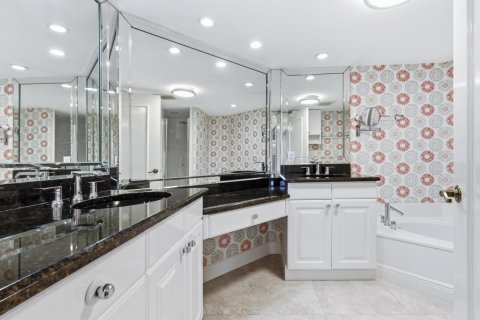 Condo in Palm Beach, Florida, 2 bedrooms № 2190883 - photo 7