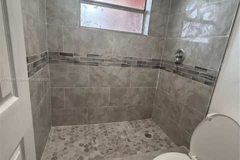 Condominio en venta en Miami, Florida, 1 dormitorio, 78.97 m2 № 1864186 - foto 12