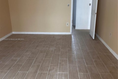 Condominio en venta en Miami, Florida, 1 dormitorio, 78.97 m2 № 1864186 - foto 10