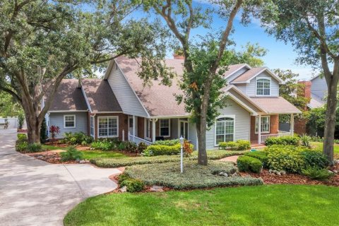 House in Lakeland, Florida 4 bedrooms, 329.8 sq.m. № 1795393 - photo 1