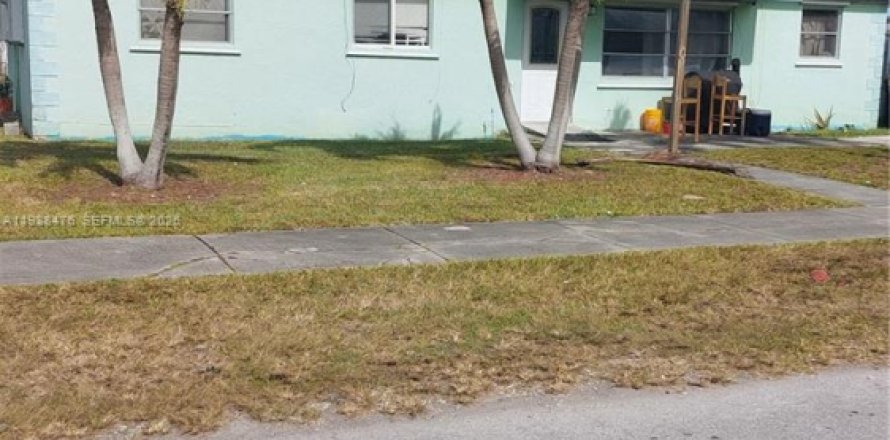 Дом в Майами, Флорида 3 спальни, 114.73м2 № 1996166