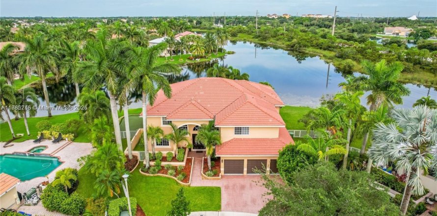 Villa ou maison à Pembroke Pines, Floride 5 chambres, 369.66 m2 № 1706367