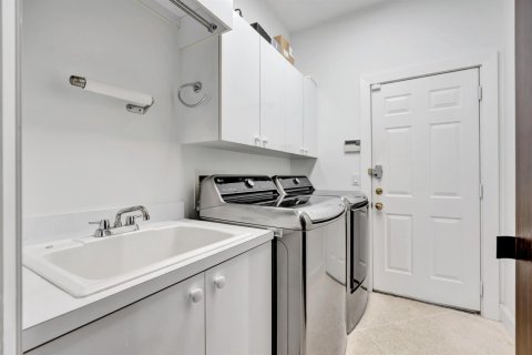 House in Jupiter, Florida 5 bedrooms, 325.16 sq.m. № 2180209 - photo 28