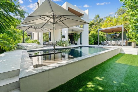 Casa en venta en Miami, Florida, 4 dormitorios, 329.8 m2 № 1971219 - foto 14