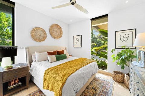 Casa en venta en Miami, Florida, 4 dormitorios, 329.8 m2 № 1971219 - foto 17