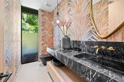 Casa en venta en Miami, Florida, 4 dormitorios, 329.8 m2 № 1971219 - foto 4