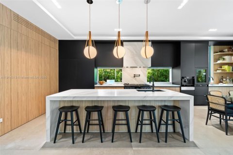 Casa en venta en Miami, Florida, 4 dormitorios, 329.8 m2 № 1971219 - foto 7