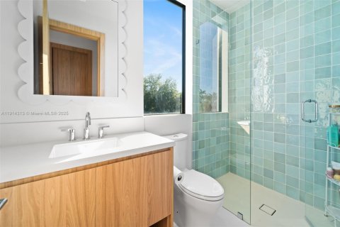 Casa en venta en Miami, Florida, 4 dormitorios, 329.8 m2 № 1971219 - foto 27