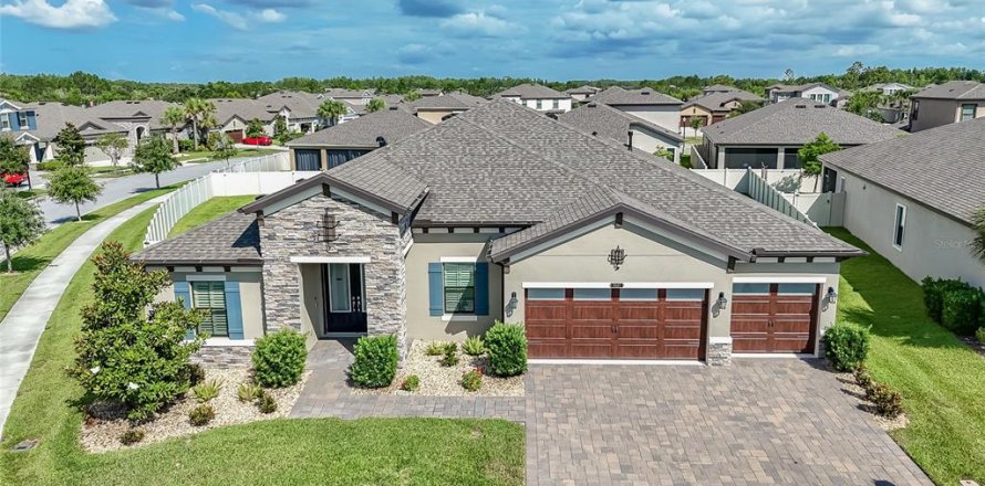Villa ou maison à Land O' Lakes, Floride 4 chambres, 301.56 m2 № 2120635