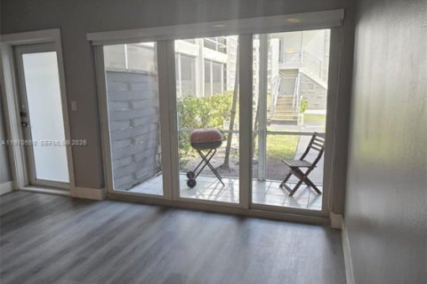 Снять в аренду квартиру в Бей-Харбор-Айлендс, Флорида 2 спальни, 88.26м2, № 2031125 - фото 2