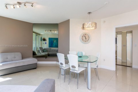 Condominio en venta en Sunny Isles Beach, Florida, 2 dormitorios, 117.61 m2 № 1864064 - foto 5