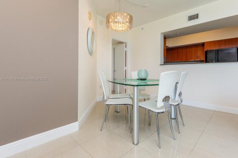 Condominio en venta en Sunny Isles Beach, Florida, 2 dormitorios, 117.61 m2 № 1864064 - foto 6