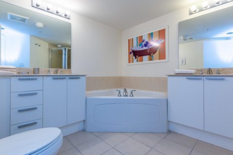 Condominio en venta en Sunny Isles Beach, Florida, 2 dormitorios, 117.61 m2 № 1864064 - foto 27