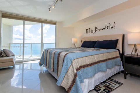 Condominio en venta en Sunny Isles Beach, Florida, 2 dormitorios, 117.61 m2 № 1864064 - foto 15