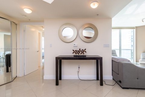Condominio en venta en Sunny Isles Beach, Florida, 2 dormitorios, 117.61 m2 № 1864064 - foto 17