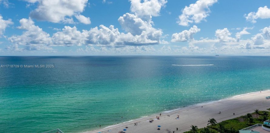 Condominio en Sunny Isles Beach, Florida, 2 dormitorios  № 1864064