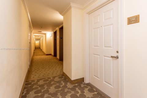 Condominio en venta en Sunny Isles Beach, Florida, 2 dormitorios, 117.61 m2 № 1864064 - foto 24
