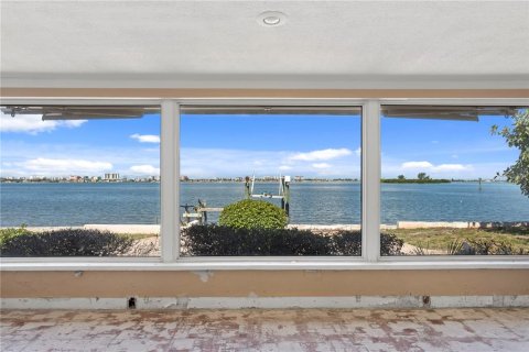 House in Clearwater, Florida 3 bedrooms, 220.55 sq.m. № 1912068 - photo 17