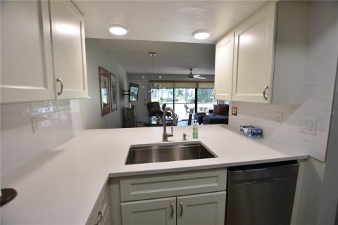 Copropriété à vendre à Sarasota, Floride: 2 chambres, 89.84 m2 № 2383415 - photo 8