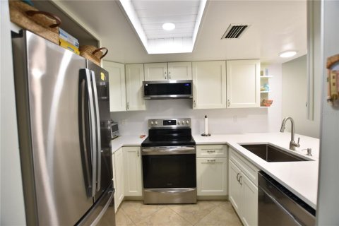 Copropriété à vendre à Sarasota, Floride: 2 chambres, 89.84 m2 № 2383415 - photo 9