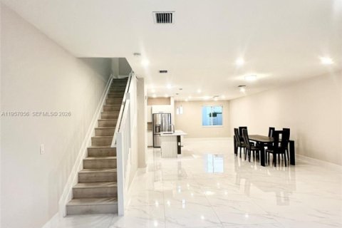 Townhouse in LANDMARK in Doral, Florida 3 bedrooms, 179.49 sq.m. № 2011418 - photo 8