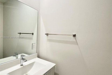 Townhouse in LANDMARK in Doral, Florida 3 bedrooms, 179.49 sq.m. № 2011418 - photo 14