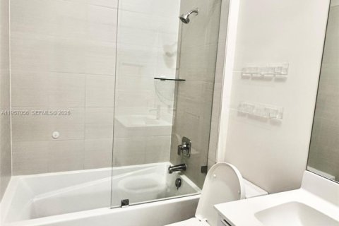 Townhouse in LANDMARK in Doral, Florida 3 bedrooms, 179.49 sq.m. № 2011418 - photo 19