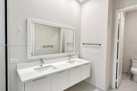 Townhouse in LANDMARK in Doral, Florida 3 bedrooms, 179.49 sq.m. № 2011418 - photo 29