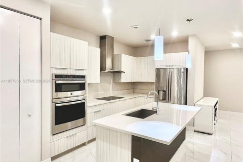 Townhouse in LANDMARK in Doral, Florida 3 bedrooms, 179.49 sq.m. № 2011418 - photo 9