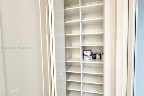 Townhouse in LANDMARK in Doral, Florida 3 bedrooms, 179.49 sq.m. № 2011418 - photo 16