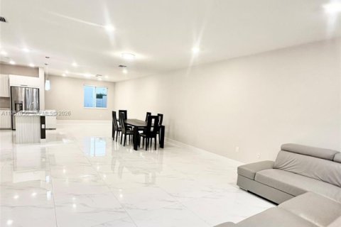 Townhouse in LANDMARK in Doral, Florida 3 bedrooms, 179.49 sq.m. № 2011418 - photo 6