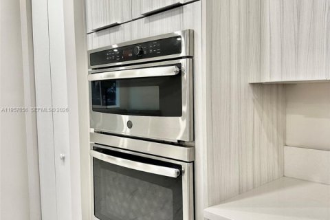 Townhouse in LANDMARK in Doral, Florida 3 bedrooms, 179.49 sq.m. № 2011418 - photo 12