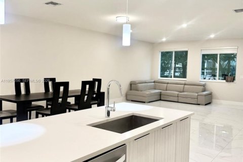 Townhouse in LANDMARK in Doral, Florida 3 bedrooms, 179.49 sq.m. № 2011418 - photo 11