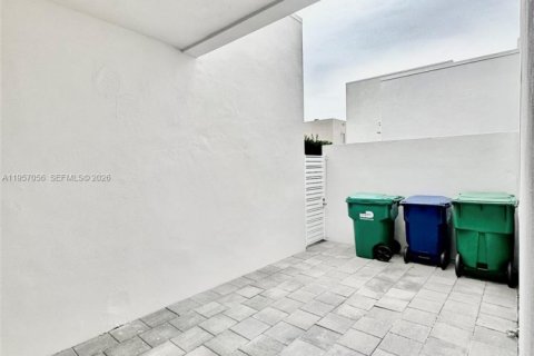 Townhouse in LANDMARK in Doral, Florida 3 bedrooms, 179.49 sq.m. № 2011418 - photo 17