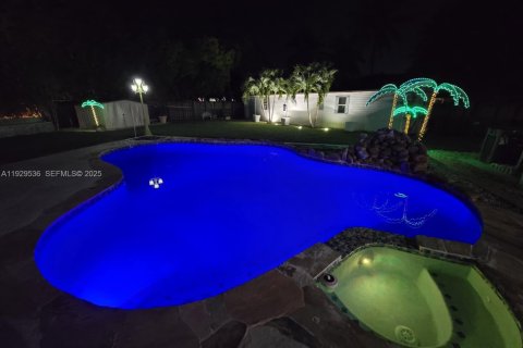 Villa ou maison à vendre à Homestead, Floride: 6 chambres № 1987695 - photo 7