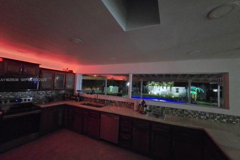 Villa ou maison à vendre à Homestead, Floride: 6 chambres № 1987695 - photo 11