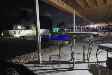 Villa ou maison à vendre à Homestead, Floride: 6 chambres № 1987695 - photo 22