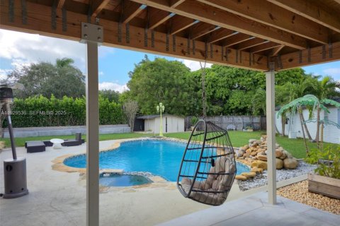 Villa ou maison à vendre à Homestead, Floride: 6 chambres № 1987695 - photo 17