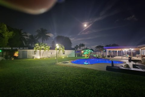 Villa ou maison à vendre à Homestead, Floride: 6 chambres № 1987695 - photo 1